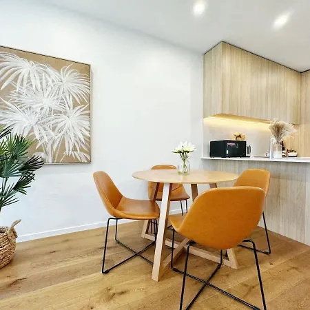 Garden Gem 2 Bdr & 1 Study Townhouse Near City Center